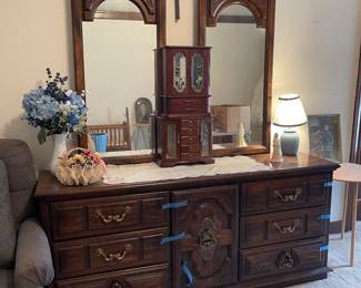 Triple dresser