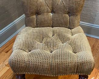 Tufted Side/Desk Chair
