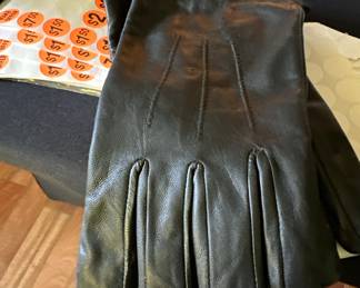 Leather gloves