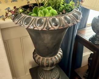 Light weight urn / (in the house)