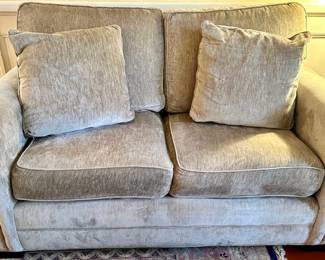 Hasting House Loveseat