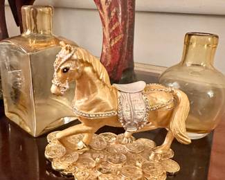 Hinged jewelry box / horse