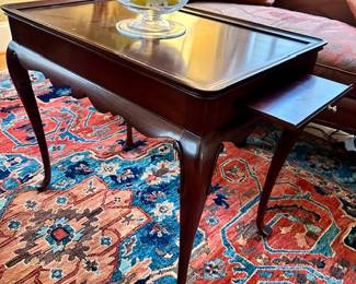 This table has a pull outs at both ends…writing surface
Carpet is hand tied wool Pakistan large area size / Colors are vivid 
