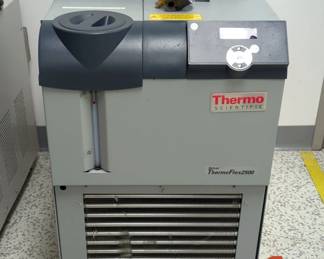 Thermo Scientific Neslab ThermoFlex 2500 Recirculating Chiller, On Wheels, Filter And Power Cord Included