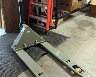 Wesco Industrial Products Pallet Jack