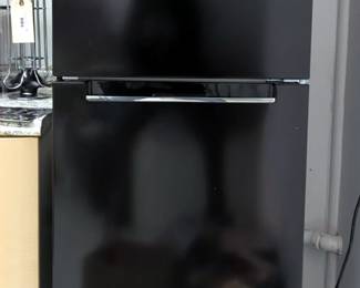 Magic Chef Refrigerator Freezer, Model HMDR1000BE, 23.5" x 60" x 25.5", Powers On