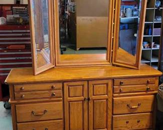 Kincaid Dresser W Mirror