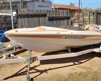 17 Ft Boat W Trailer