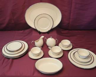 Franciscan Masterpiece China Four Place Settings Huntington Pattern