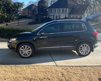 Please see the details in the sale description for all inquiries regarding this vehicle. 