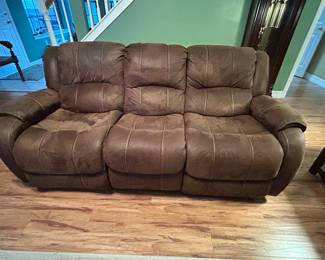 Reclining Couch is so comfortable 