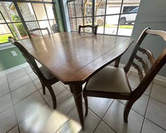 Simple and Functional Dining Table/Chairs 