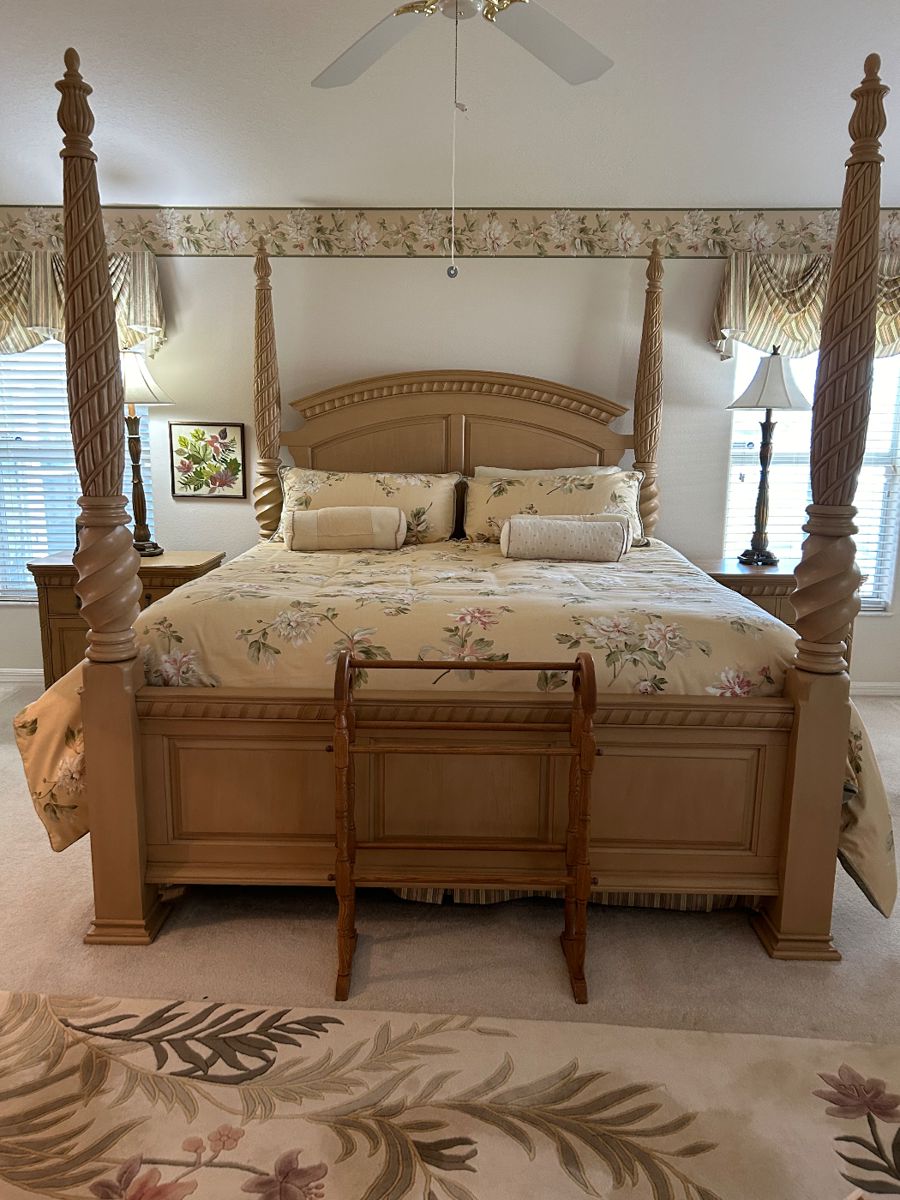 BROYHILL, King Size Main Bedroom Set (mattress not included)
