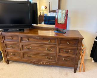 9 Drawer Dresser & Mirror