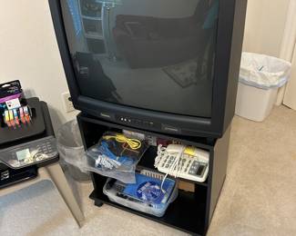 Small TV stand, Older TV set