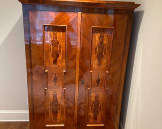 Wardrobe Antique w Marquetry 1920s