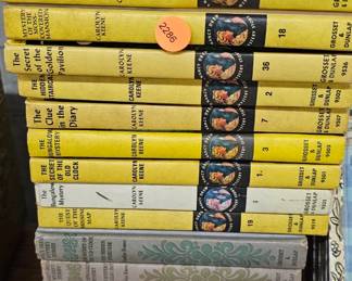 LOT OF NANCY DREW BOOKS