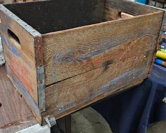 VINTAGE WOOD CRATE