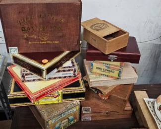 LOT OF CIGAR BOXES