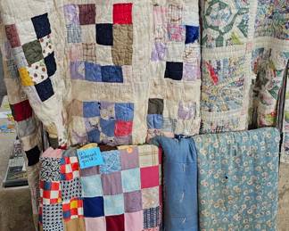LOT OF DAMAGED QUILTS