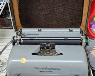 VINTAGE TYPEWRITER