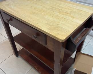 $200 Kitchen Island 36W 24D 36H