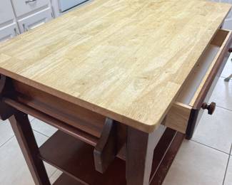 $200 Kitchen Island 36W 24D 36H