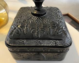 $40 Tiara Indiana glass company black bee hive pattern bonbon or dresser box