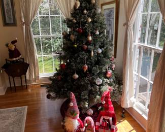 Christmas tree with gnome family