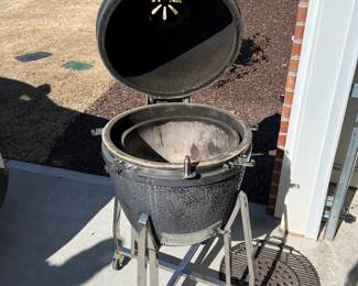 Green egg-style grill