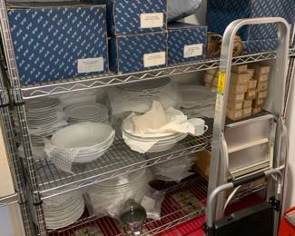 Fitz & Floyd dishes "White shoulders"