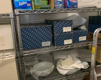 Fitz & Floyd dishes "White shoulders"