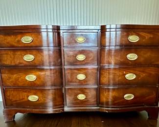 Federal style Henredon dresser.