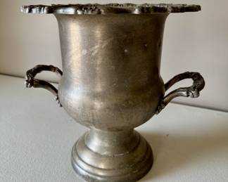 Silver-plated Oneida champagne ice bucket.