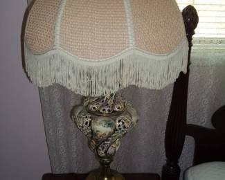 CAPODIMONTE LAMP/SHADE