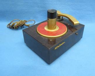 Lot 80. RCA Victor Model 45J Record Player