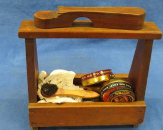 Lot 196. Shoe shine kit