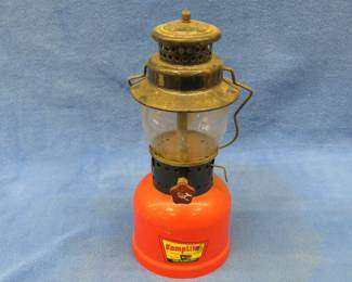 Lot 187. Vintage KampLite No. KFL-11, single-mantle lantern