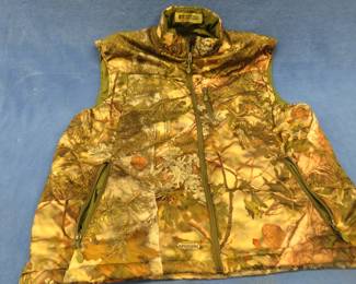 Lot 337. Russell Outdoors XL camo vest in excellent condition