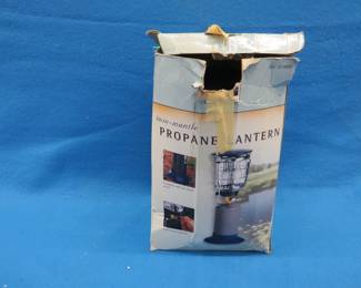 Lot 419. Twin-mantle propane lantern