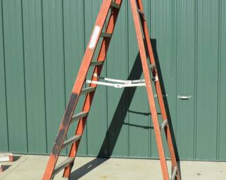 Lot 445. 8' fiberglass ladder