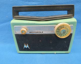 Lot 421. Motorola Model 5P32C AC/DC portable radio.&nbsp; Untested.&nbsp; No 110 volt power cord.