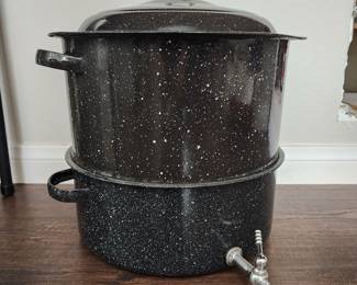 Clam, lobster, tamale steamer pot