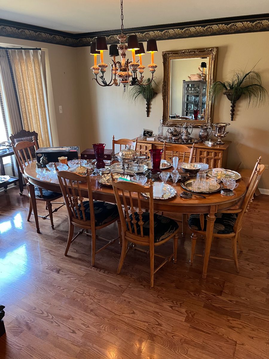 Beautiful Dining room furniture by Heritage