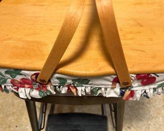 Longaberger lidded basket 