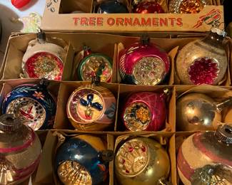 Box Indent ornaments 