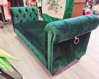 20% off gorgeous velvet bench