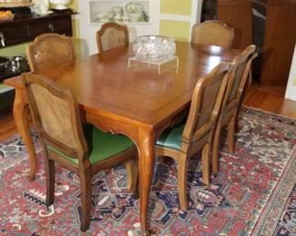 2 LEAVES TO SEAT 10-12