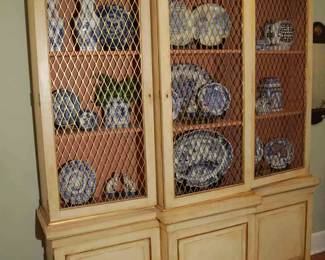 MESH WIRE CURIO/CHINA CABINET