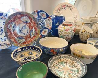 China and porcelain, Royal Bayreuth gold-rim 26-piece china set, Limoges (France) teacup and saucer set